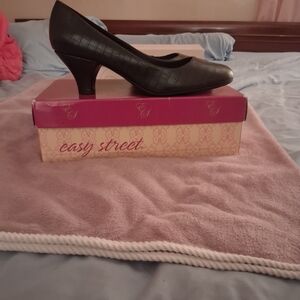Easy Street Black Women's Pumps Size 11ww